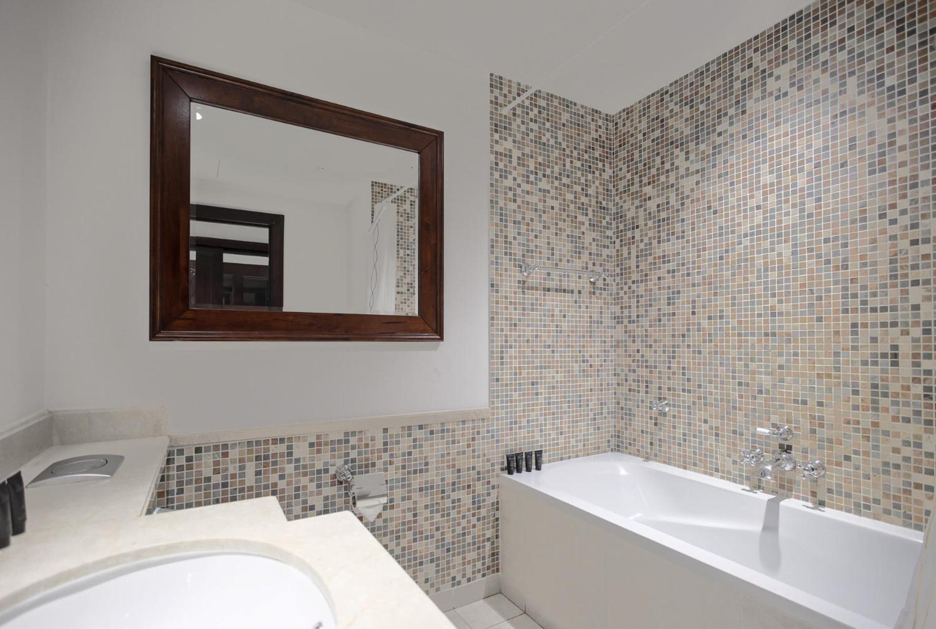 Elegant Old Town Escape With Burj Views & Near Mall
