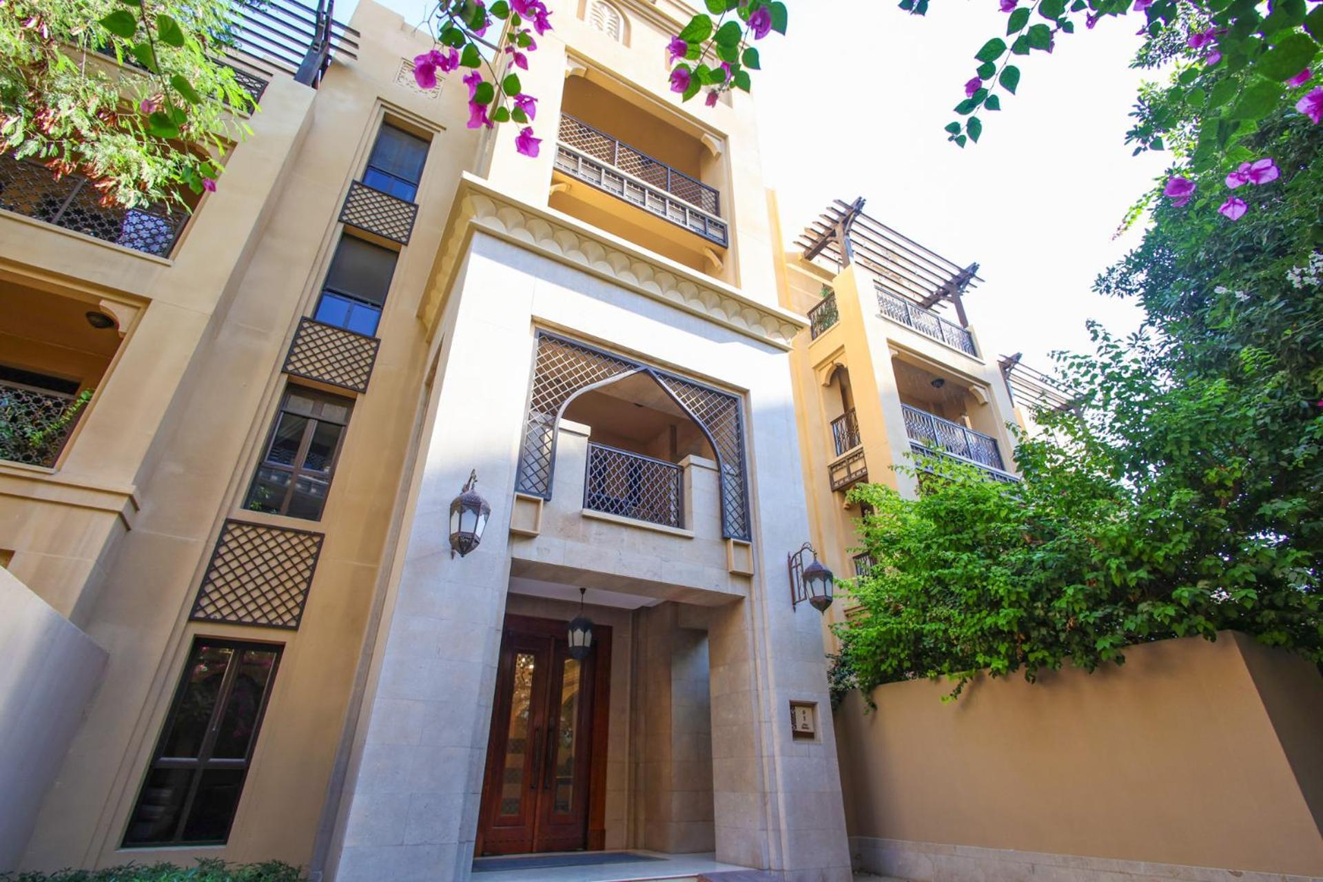 Elegant Old Town Escape With Burj Views & Near Mall *